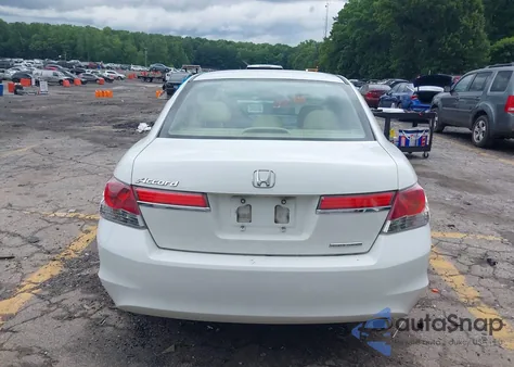 2011 Honda Accord 2.4 Se z USA, uszkodzony, nr VIN 1HGCP2F68BA132339